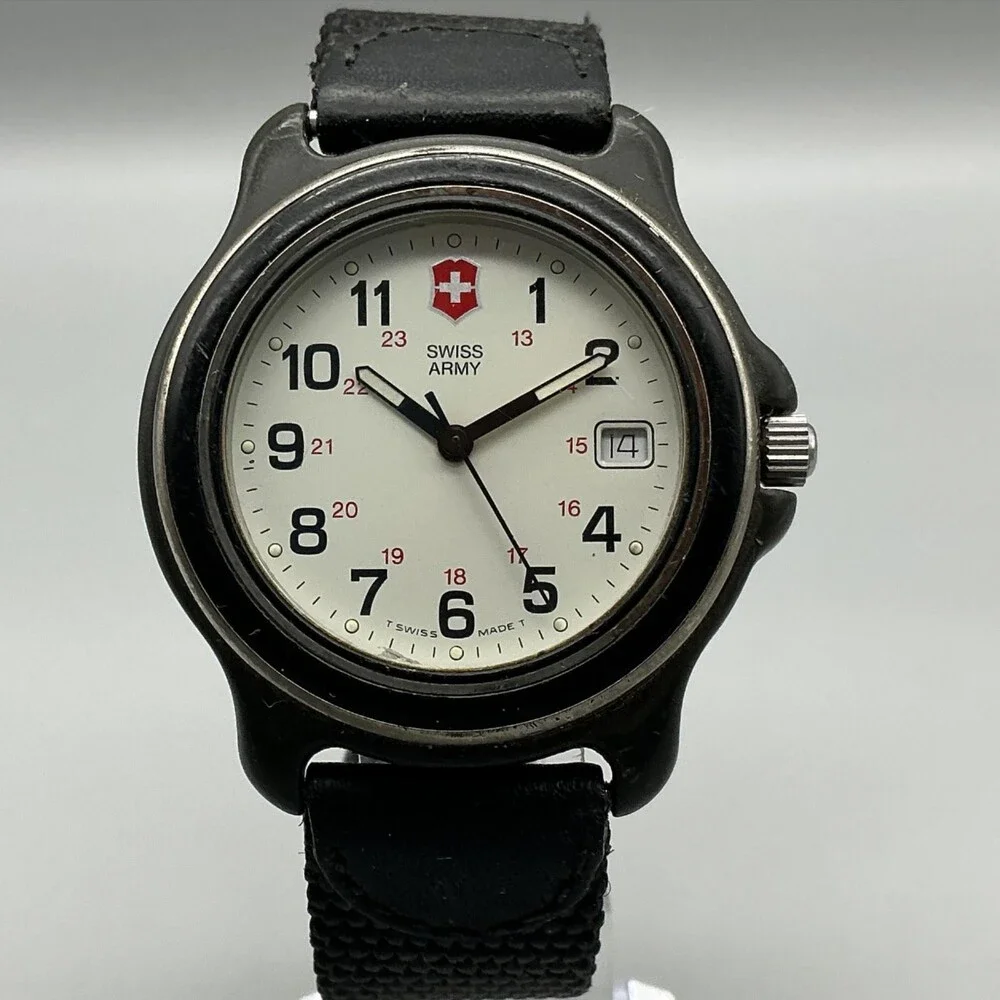 Victorinox Swiss Army Field Men Watch 36mm Swiss Made Leather Enamel New Battery